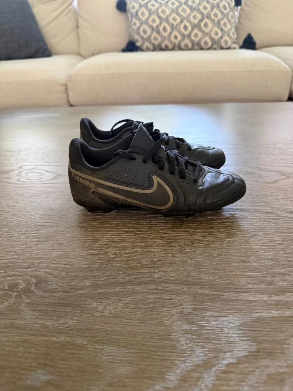 Boys Nike Tiempo black soccer cleats shoes size 1Y